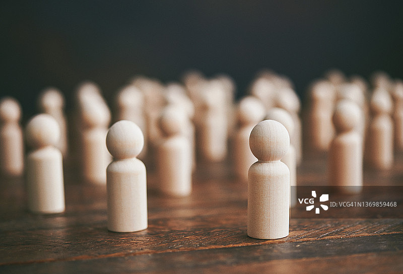 代表从众和人群的通用人形木制形状合集图片素材