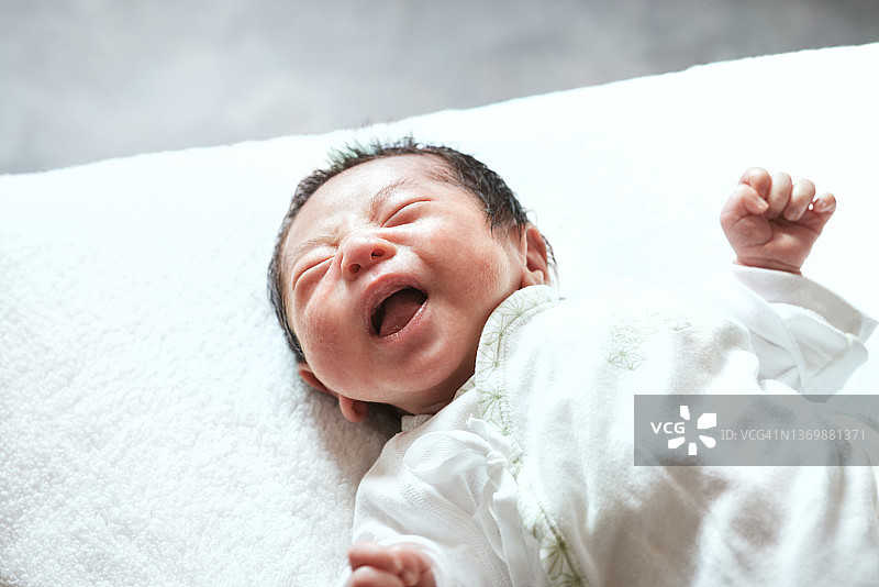 未满月婴儿的肖像图片素材