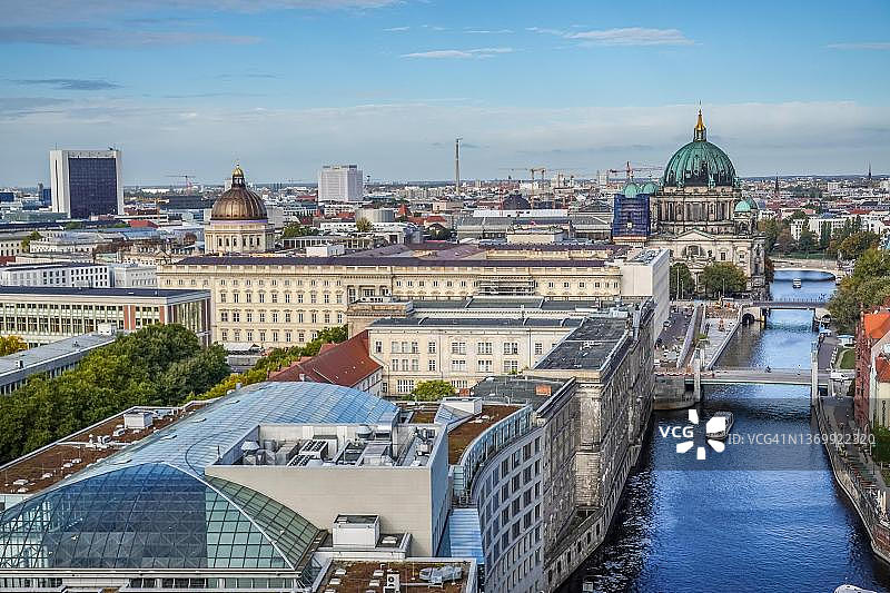 德国柏林米特区施普雷河城市宫殿图片素材