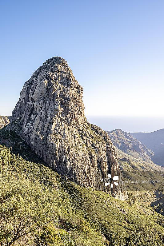 Roque de Agando岩石塔，La Gomera，西班牙图片素材