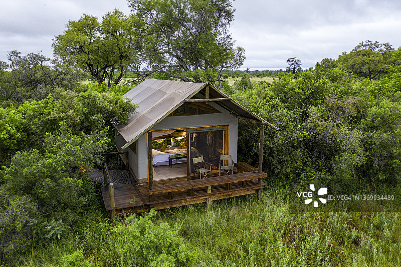 博茨瓦纳小貂木屋酒店的帐篷房间特写航拍图片素材