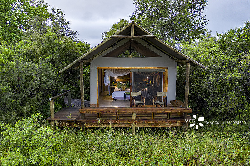 博茨瓦纳小貂木屋酒店的帐篷房间特写航拍图片素材