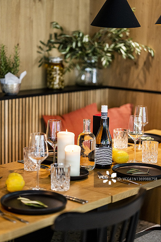 潮流餐厅餐桌细节图图片素材