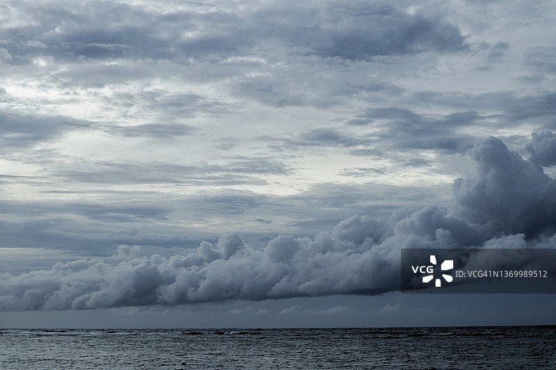 戏剧性的天空图片素材