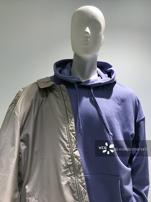 男人体模特穿着休闲保暖服装图片素材