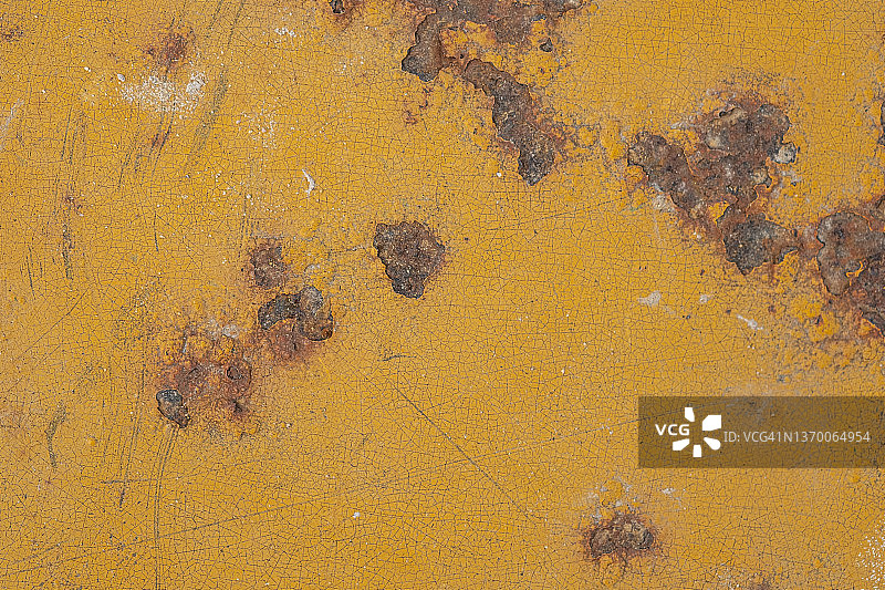 锈迹斑驳的黄色金属背景特写镜头图片素材