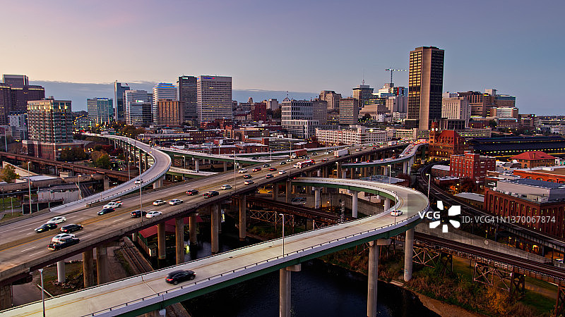 弗吉尼亚州里士满的黄昏（航拍）图片素材