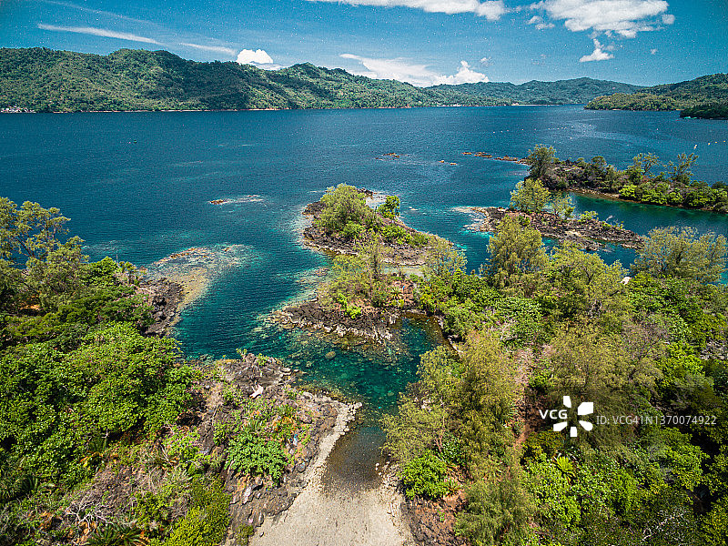 印度尼西亚比通岛屿海岸线航拍照片图片素材
