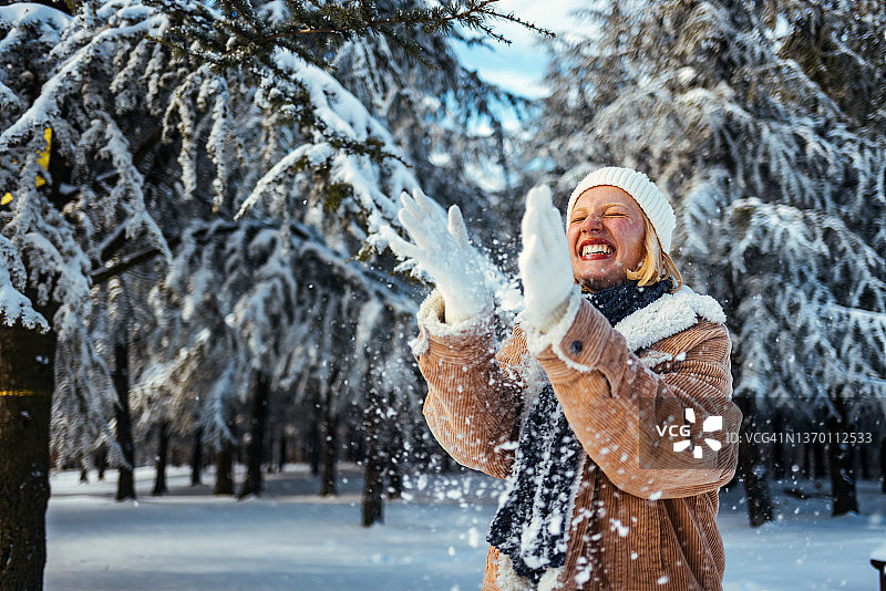玩雪图片素材