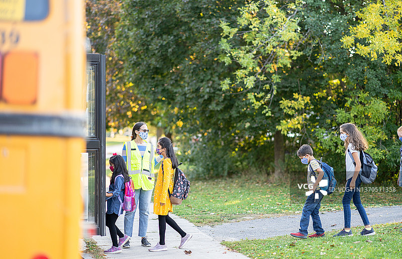 上校车图片素材