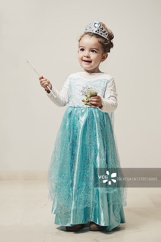 穿着仙女公主服装的女孩图片素材