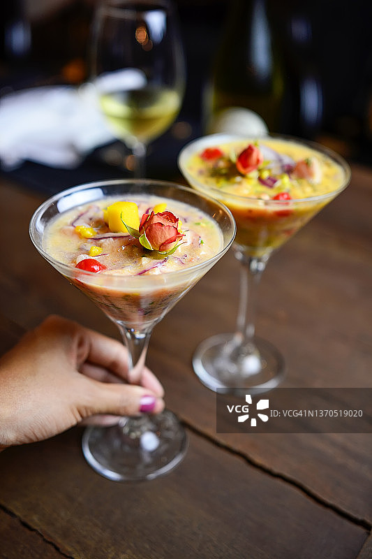 一份美味的彩色柠檬腌鸡图片素材