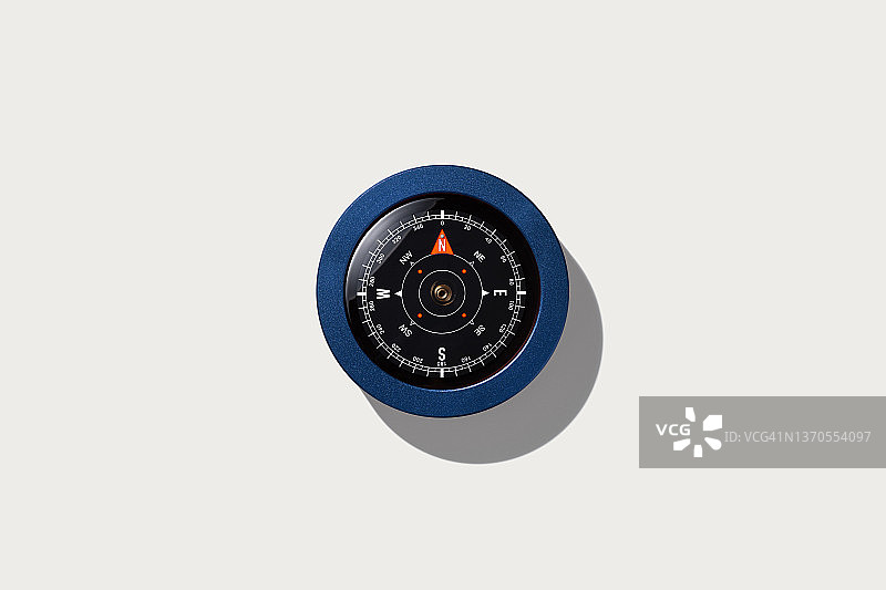 米色背景上的导航罗盘图片素材