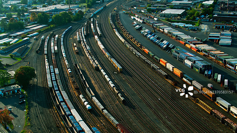 马萨诸塞州西斯普林菲尔德铁路货运场航拍图片素材
