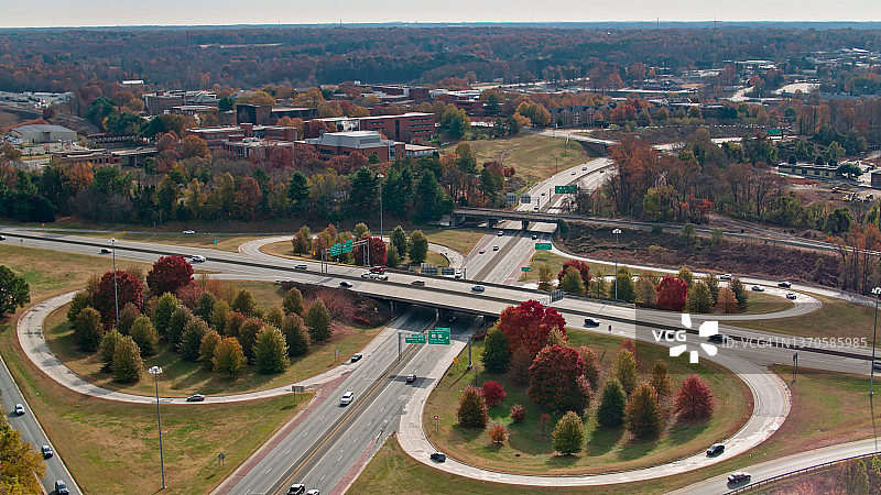 北卡罗来纳州温斯顿-塞勒姆立交桥航拍图片素材