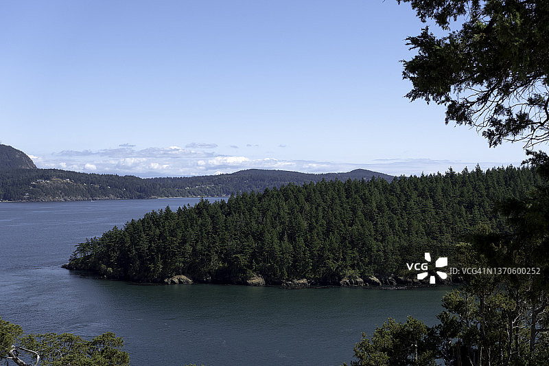 从华盛顿州阿纳科特斯华盛顿公园瞭望台俯瞰伯罗斯岛图片素材