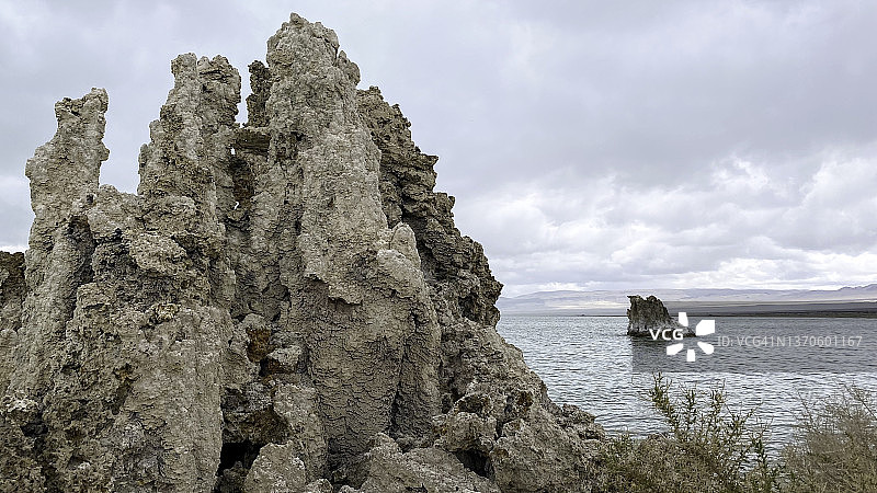 冬季阴天的莫诺湖图片素材