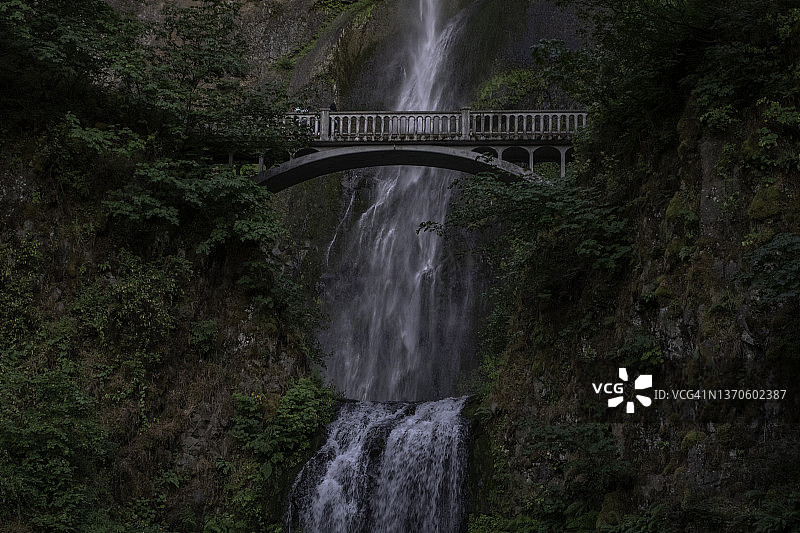 俄勒冈州的马尔特诺玛瀑布图片素材