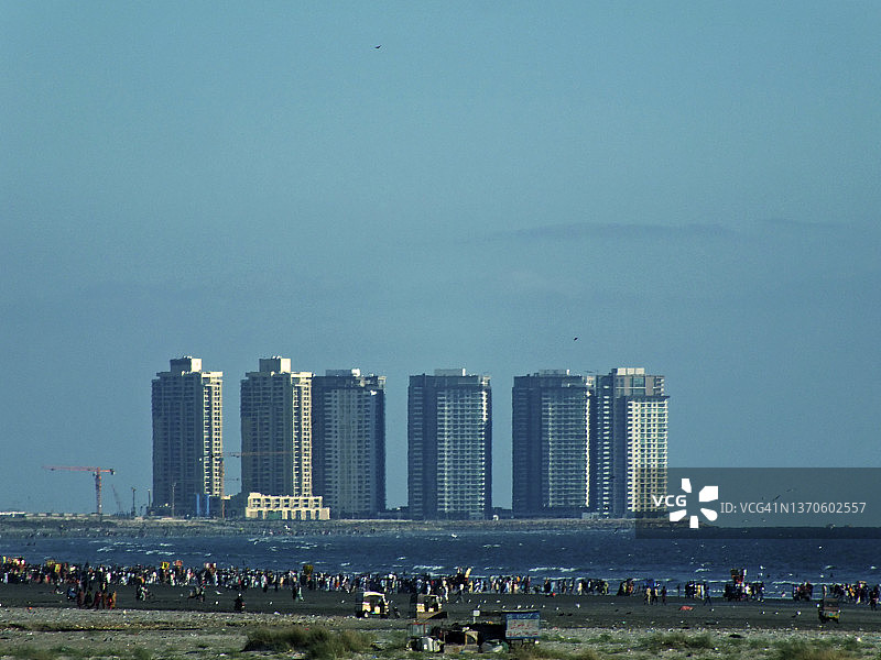 前往克利夫顿海滩的人们图片素材