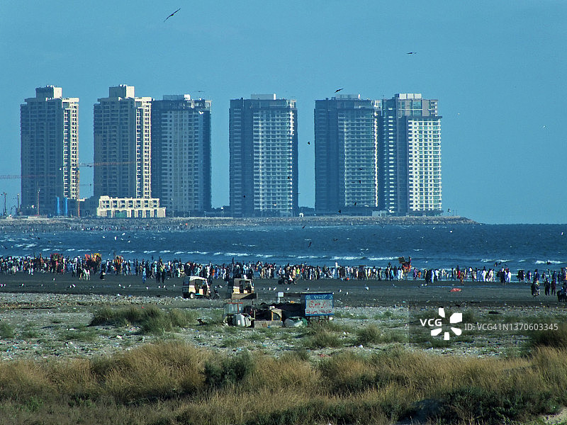 前往克利夫顿海滩的人们图片素材