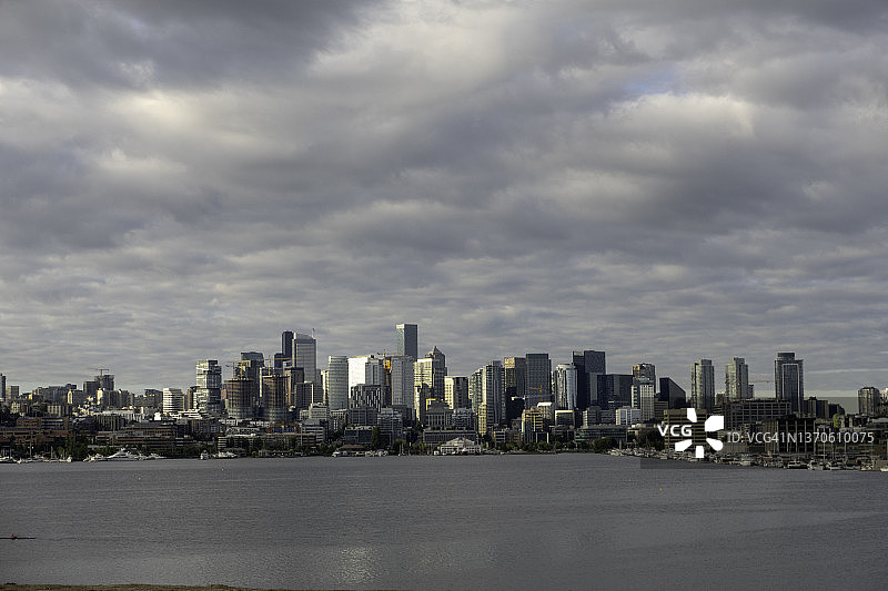 清晨的太空针塔和西雅图天际线图片素材
