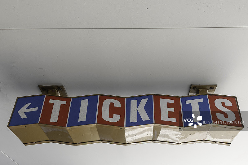 电影院门票街道路牌图片素材