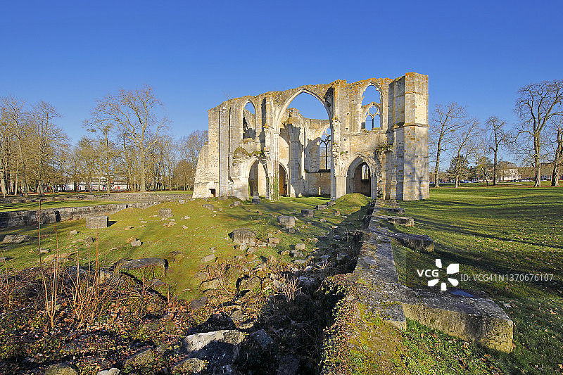 法国达马里莱利斯皇家莱斯修道院遗址图片素材