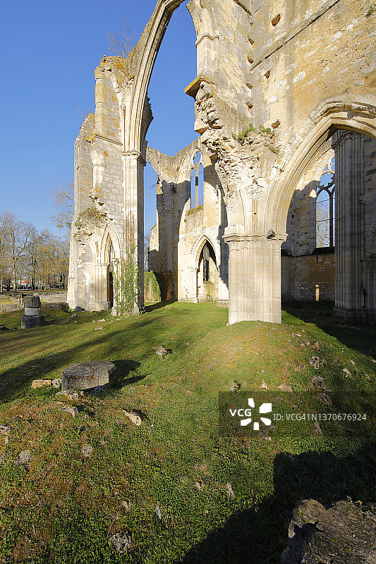 法国达马里莱利斯皇家莱斯修道院遗址图片素材