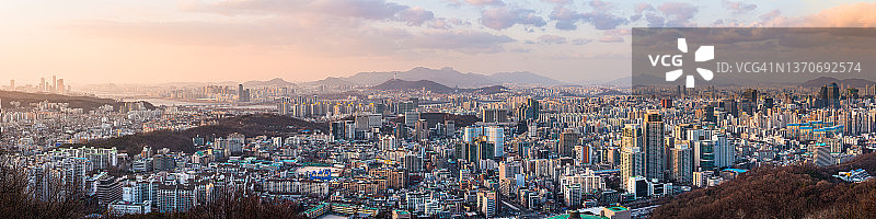 首尔日落全景：从城市到江南梨泰院南山图片素材