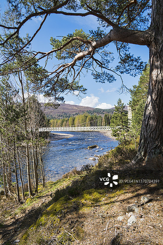 英国苏格兰阿伯丁郡布雷马附近美丽的迪伊河图片素材