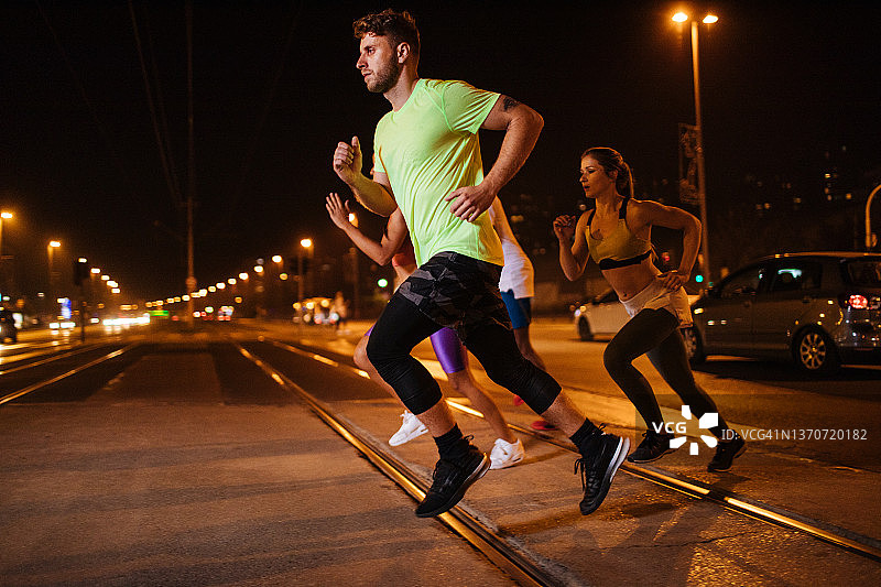 跑步是他们的生活方式图片素材