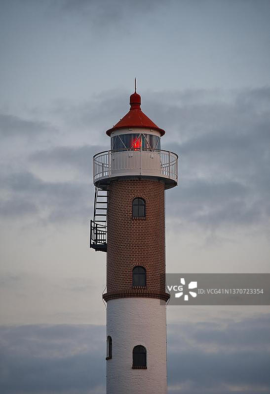 德国波尔岛蒂门多夫黄昏灯塔图片素材