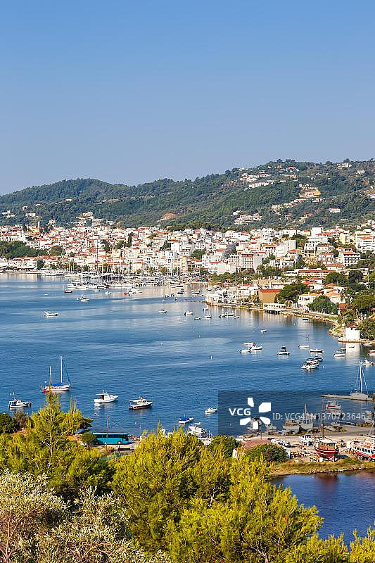 希腊斯基亚索斯岛的城镇与港口图片素材