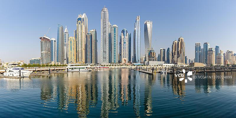 迪拜码头与海港建筑假日风光（阿联酋）图片素材