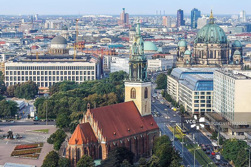德国柏林圣玛丽教堂城市天际线航拍图片素材