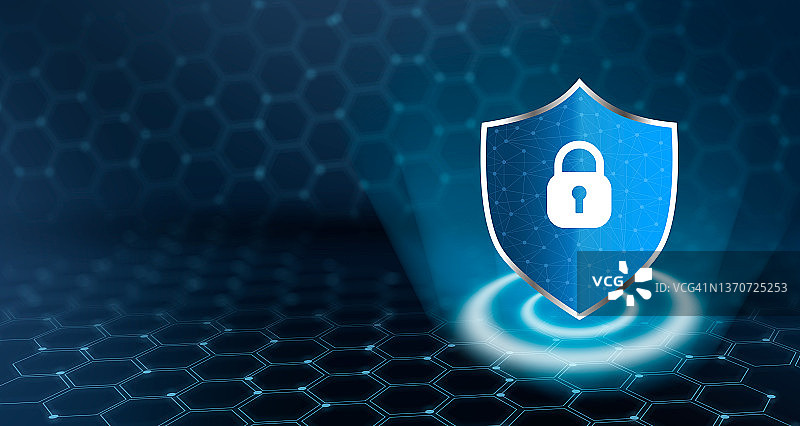 蓝色背景上的盾牌内有钥匙网络安全概念图片素材