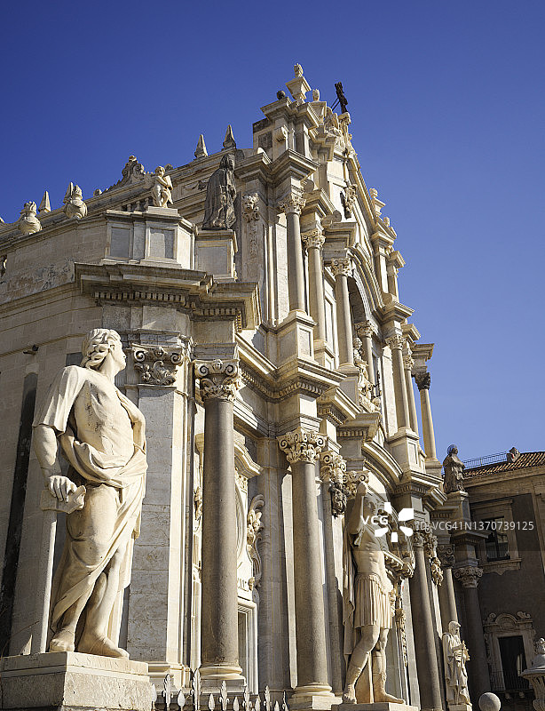 卡塔尼亚主教座堂广场的大教堂图片素材