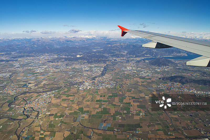 飞越意大利伦巴第大区布雷西亚省图片素材