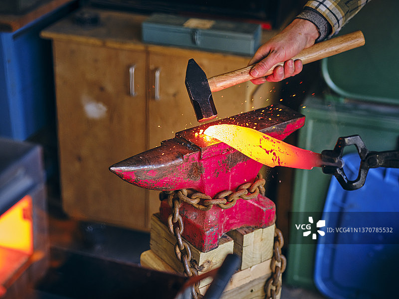 家庭锻造刀具制作图片素材