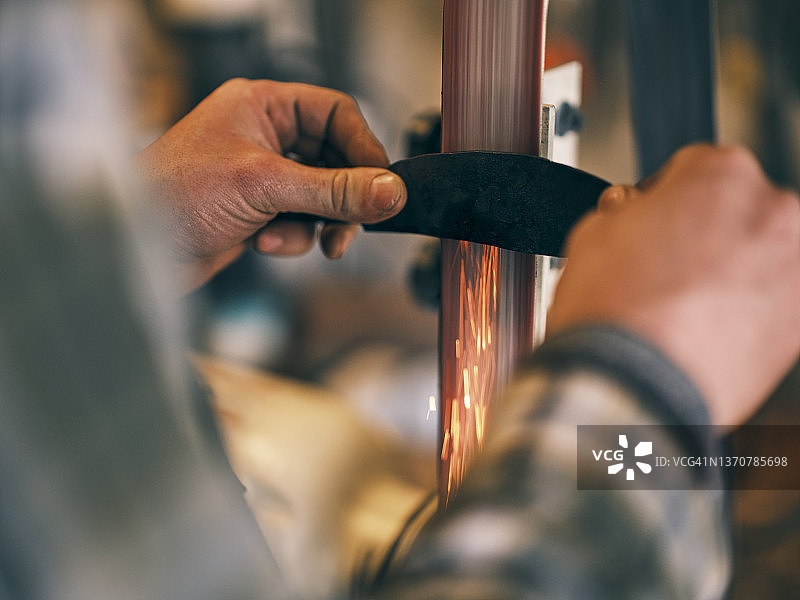 家庭锻造刀具制作图片素材