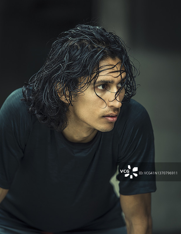 西班牙裔男子肖像图片素材