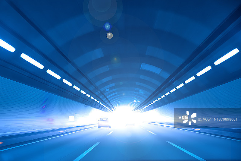 日本隧道下的高速公路图片素材