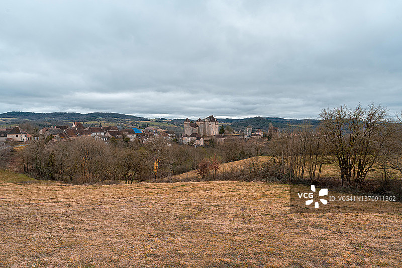 法国库尔蒙特古老的城堡和历史城镇建筑图片素材