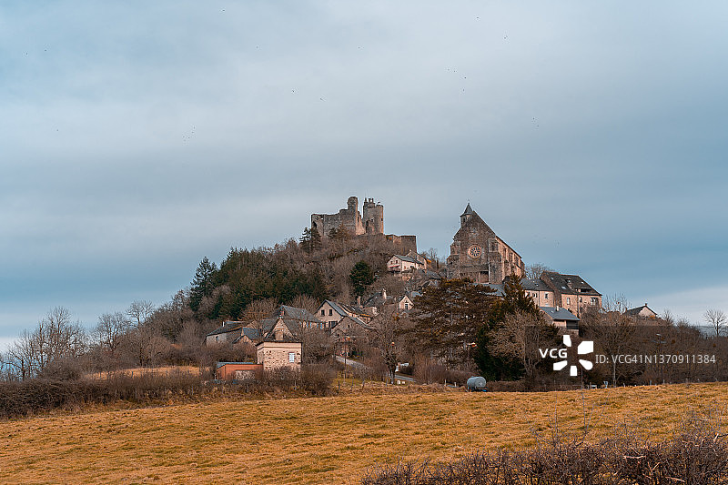 法国纳雅克山丘上的纳雅克城堡图片素材