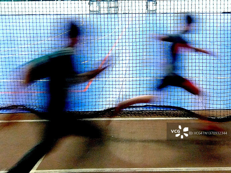 奔跑儿童模糊背景图片素材