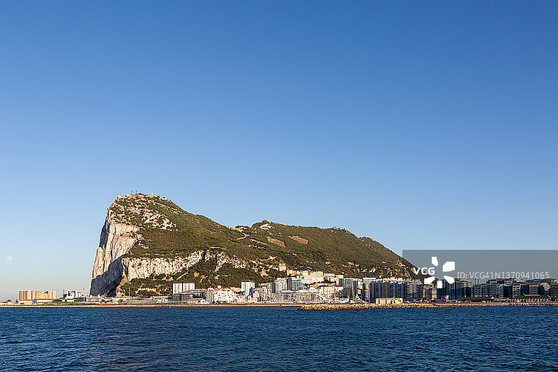 直布罗陀城市和上岩图片素材