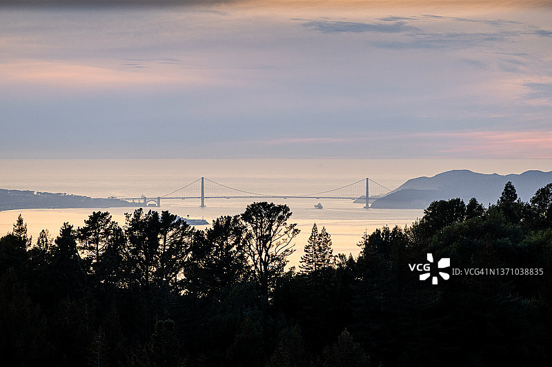 远眺金门大桥图片素材