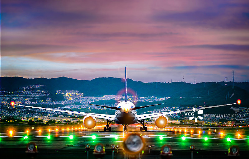 飞向全球图片素材