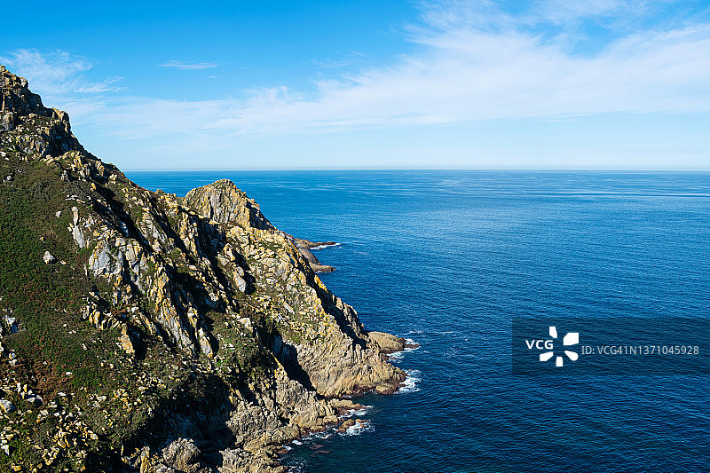 西班牙加利西亚群岛岩石海岸线图片素材