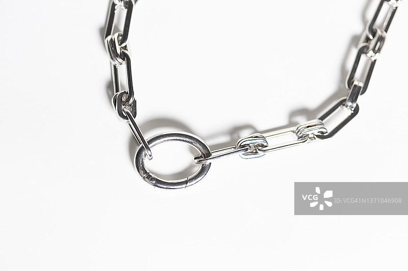 白色背景上的珠宝首饰图片素材